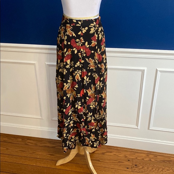 Mevisto Floral Black Skirt - Picture 4 of 8